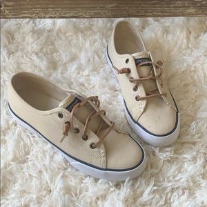 Sperry size 7